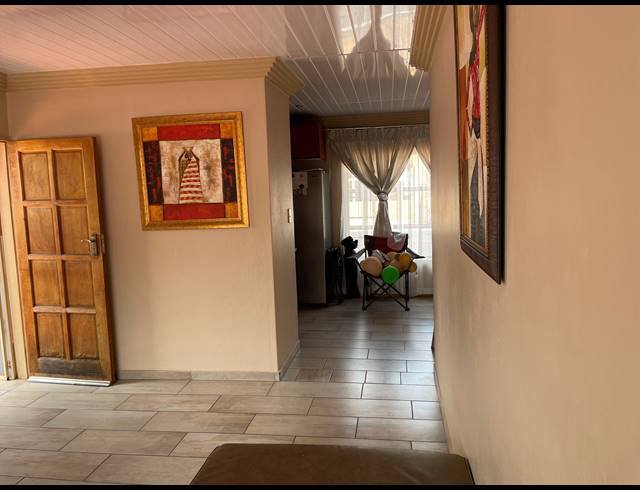 3 BEDROOM FREEHOLD FOR SALE IN ROSSLYN